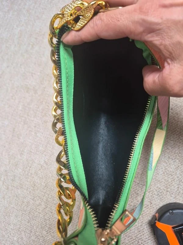 Bolso vintage Y2K multicolor con cadena dorada – photo 8